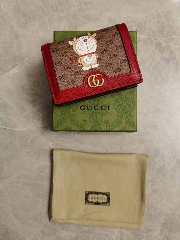 グッチ財布 レプリカ着用イメージ